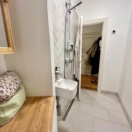 Cozy For 2 In Апартаменты Орхус